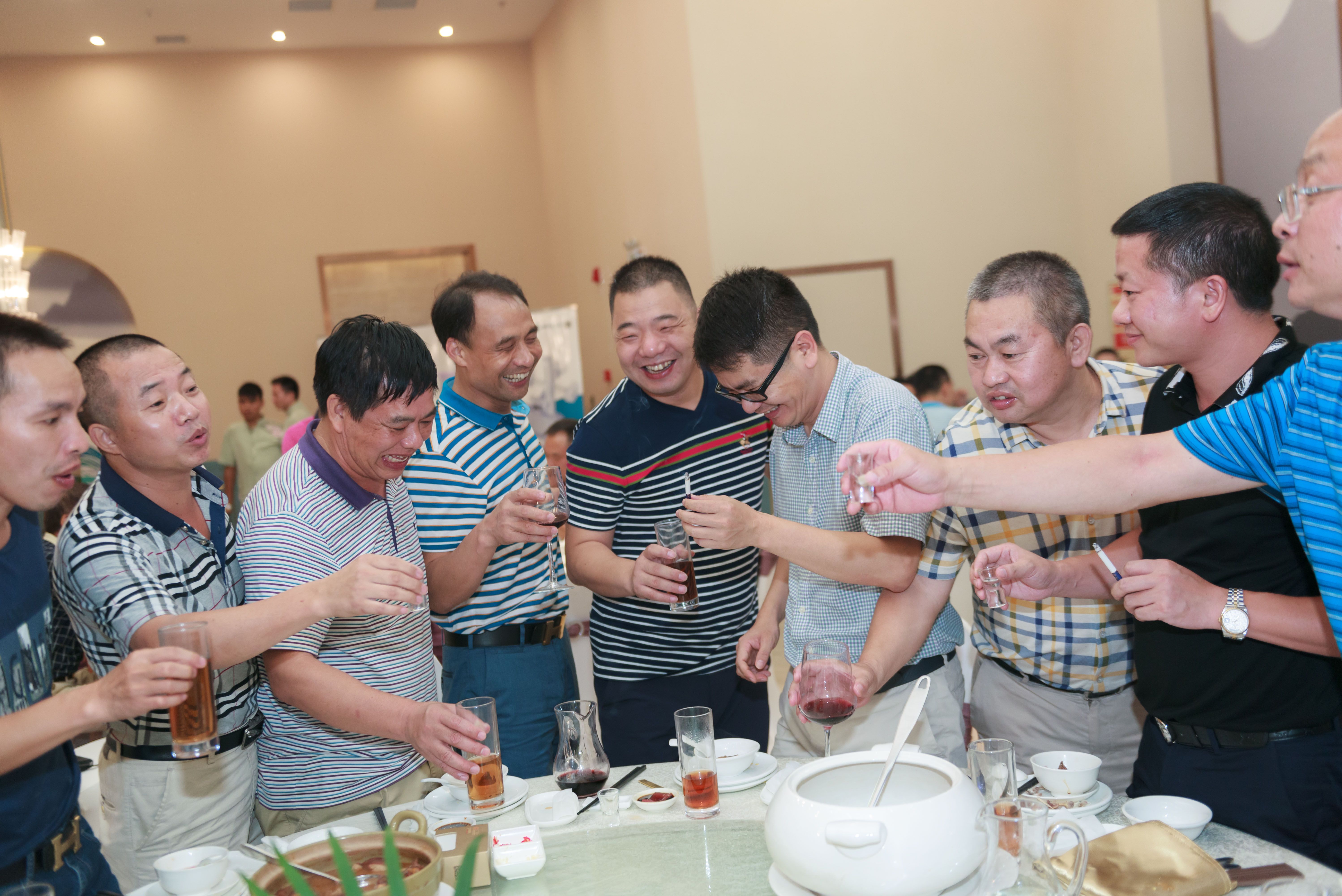 各项目经理敬酒2.jpg